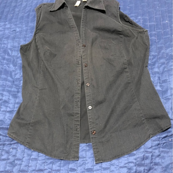 St. John's Bay Charcoal Sleeveless Button-Down Shirt. Large.tailored fit - Picture 8 of 9
